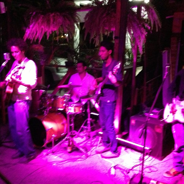 Foto tomada en El Guamu Bar &amp; Grill  por Edgar M. el 1/11/2013