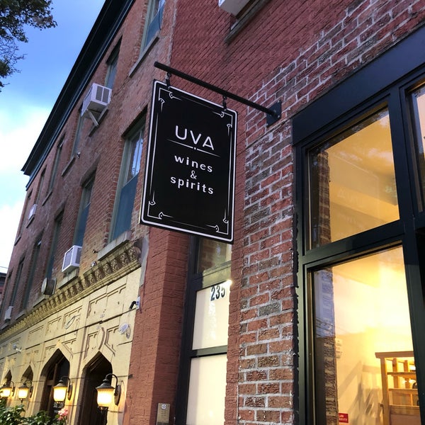 Foto tirada no(a) UVA Wines &amp; Spirits por MH . em 6/29/2019