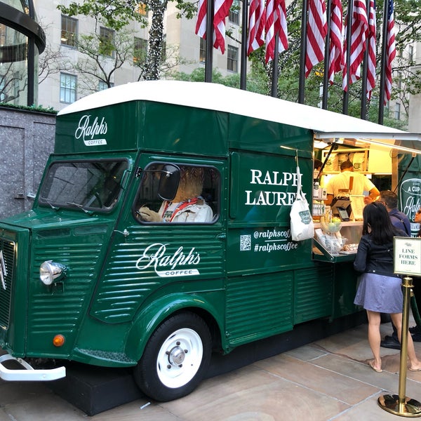 Foto tirada no(a) Rock Center Cafe por MH . em 6/14/2019