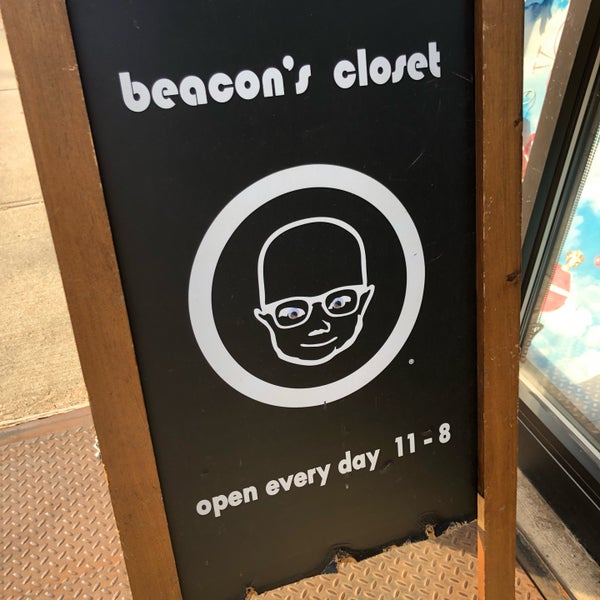 รูปภาพถ่ายที่ Beacon&#39;s Closet โดย MH . เมื่อ 6/28/2019