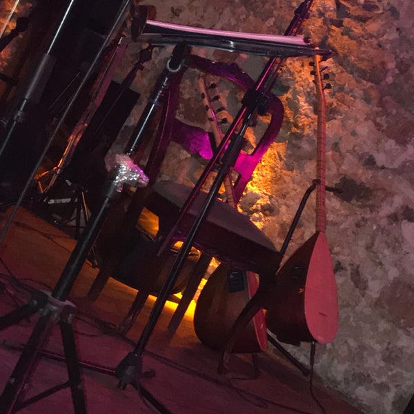 Das Foto wurde bei Mask Live Music Club von Şükran Y. am 10/20/2017 aufgenommen