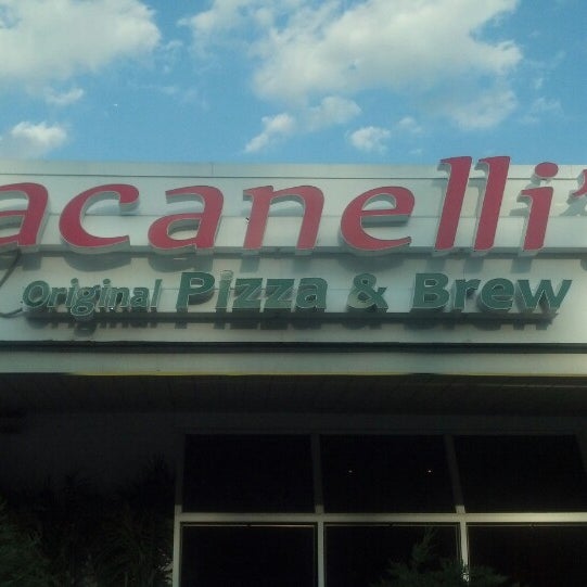 Photo taken at Racanelli&#39;s Original Pizza &amp; Brew by Mark S. on 6/15/2013