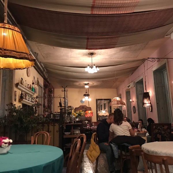 Impressively old building and decor and live piano playing that brings you back decades into the past. Salmon carpaccio, ravioli with truffle, and lava cake were very good.