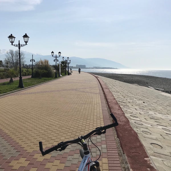 Олимпийская набережная. Велодорожка вдоль моря Калининград. Набережная Олимпия асимметричная набережная. Макаровский Олимпийская набережная 13 Холл. Олимпийская набережная 3