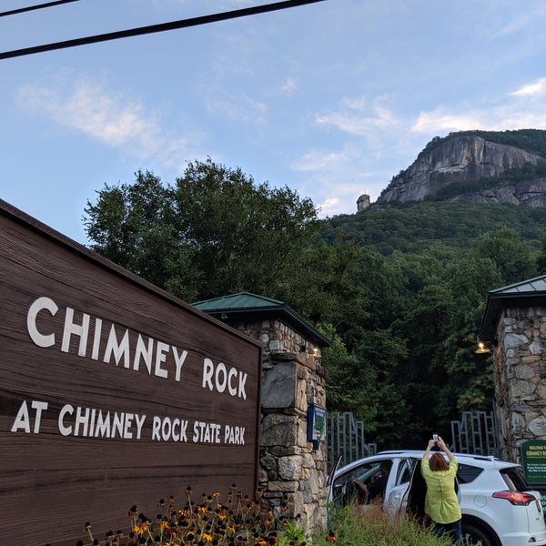 Foto tirada no(a) Chimney Rock State Park por Carol H. em 8/19/2019