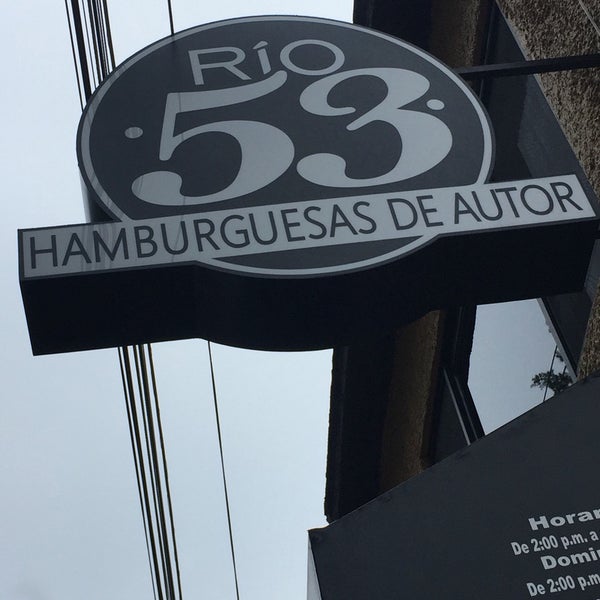 รูปภาพถ่ายที่ Río53 Hamburguesería โดย Janna L. เมื่อ 9/7/2017