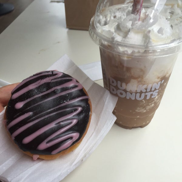 Photo taken at Dunkin&#39; Donuts by Luane S. on 5/11/2016