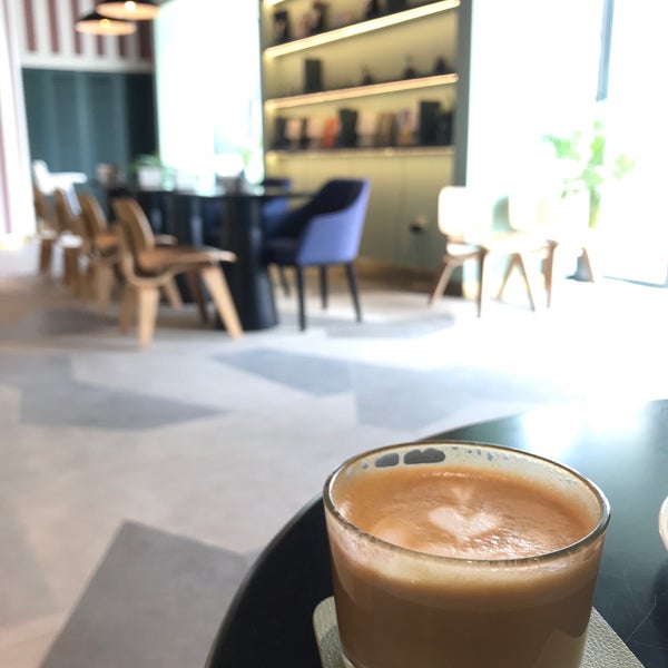 รูปภาพถ่ายที่ Double B Coffee &amp; Tea โดย Shroog เมื่อ 11/6/2018