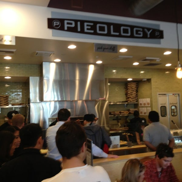 1/9/2013에 Devin W.님이 Pieology Pizzeria에서 찍은 사진