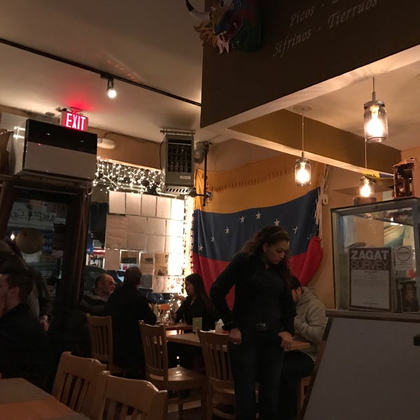 2/18/2017 tarihinde Jesse R.ziyaretçi tarafından Arepas Cafe'de çekilen fotoğraf