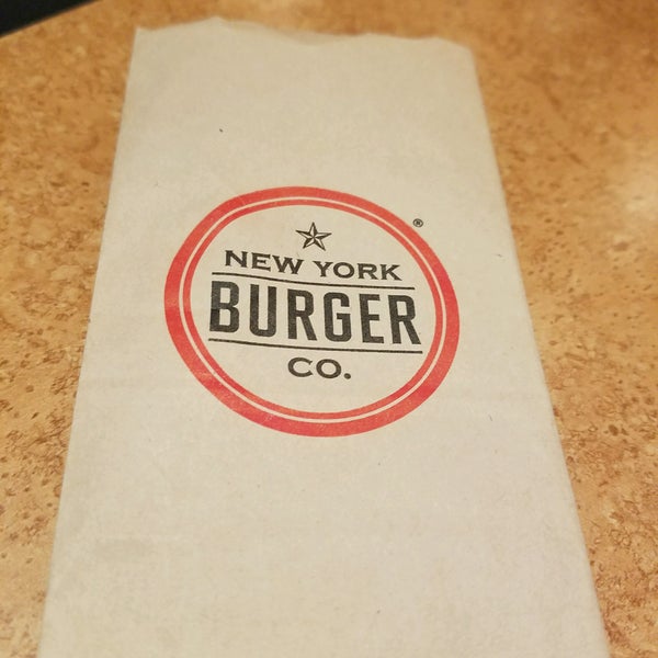 Foto tomada en New York Burger Co.  por Jesse R. el 9/27/2016