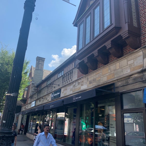 Jackson Heights Banana Republic Shop head.hesge.ch