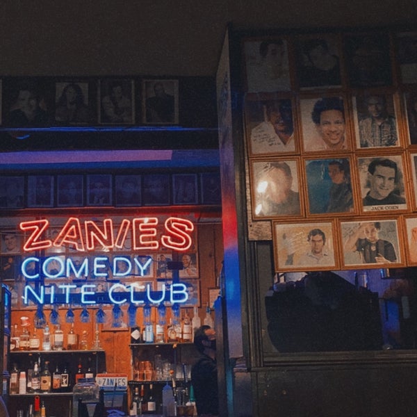Foto diambil di Zanies Comedy Club oleh Nada pada 9/5/2021