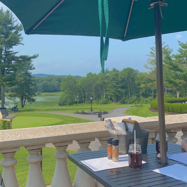 The Field Burger & Tap 1 Country Club Ln