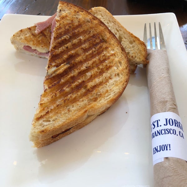 11/3/2018 tarihinde Eron S.ziyaretçi tarafından Cafe St. Jorge'de çekilen fotoğraf