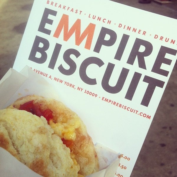 Foto tirada no(a) Empire Biscuit por Meg A. em 11/9/2013