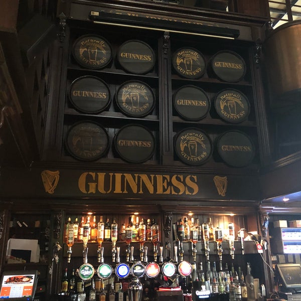 รูปภาพถ่ายที่ JJ&#39;s Irish Restaurant &amp; Pub โดย Madan P. เมื่อ 8/1/2019