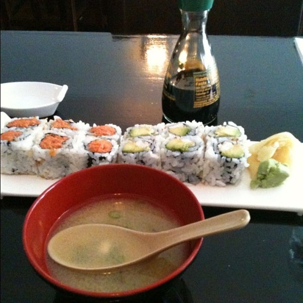 Foto diambil di Hana Sushi oleh Amber D. pada 12/9/2012