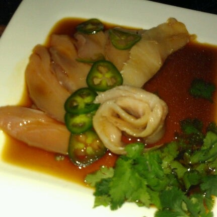 Foto tirada no(a) Sushi Ya por Magie B. em 12/6/2012