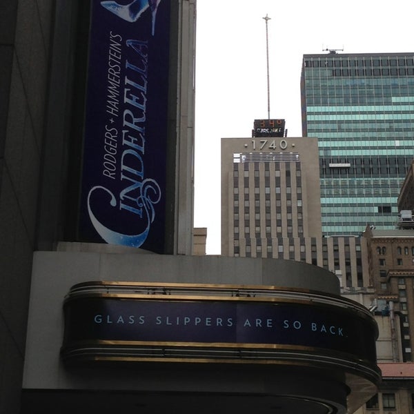 Foto scattata a Cinderella on Broadway da Sherry il 3/2/2013