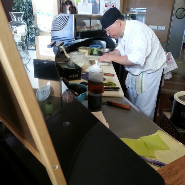 Foto scattata a Sushi Shack da Jam&#39;Z™ il 9/16/2013