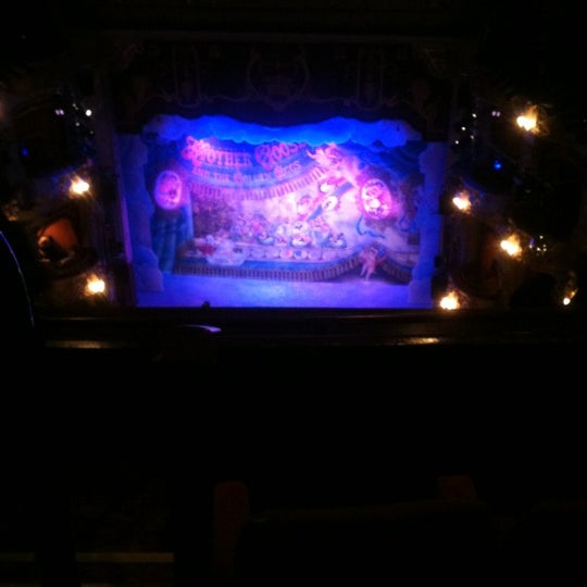 Foto tirada no(a) King&#39;s Theatre por Lisa H. em 12/23/2012
