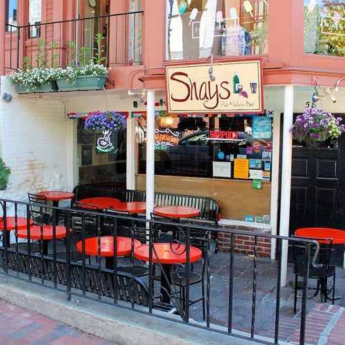 11/6/2014 tarihinde Shays Pub &amp; Wine Barziyaretçi tarafından Shays Pub &amp; Wine Bar'de çekilen fotoğraf