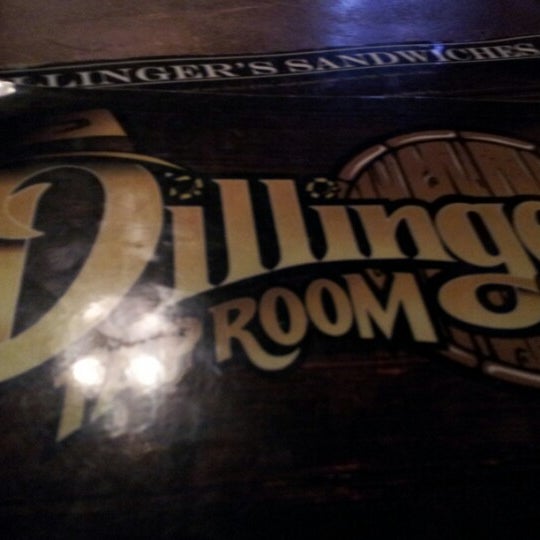 Foto diambil di Dillinger&#39;s Taproom oleh Milton I. pada 1/10/2013