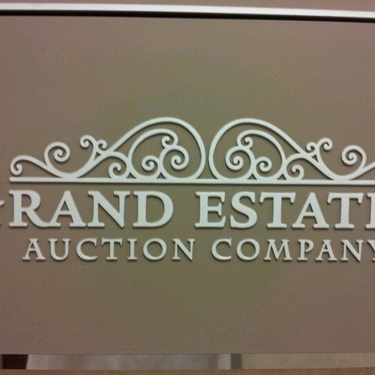 "grand kapital rieltor" лого. Гранд аукцион. Гранд аукцион. Ты крутишь меня как пластинку. Гранд аукцион.