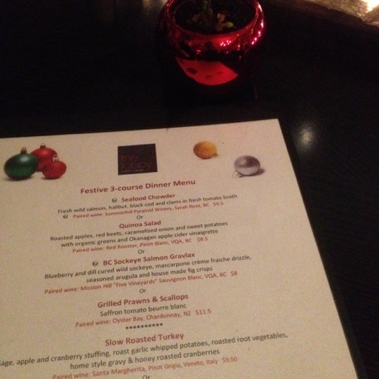 Das Foto wurde bei The Lobby Restaurant at the Pinnacle Hotel von Colin W. am 12/22/2012 aufgenommen