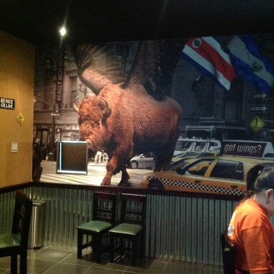 Foto tirada no(a) Buffalo Wings por Adolfo Z. em 12/15/2012