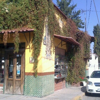รูปภาพถ่ายที่ La Tienda de la Esquina โดย Alejandro César C. เมื่อ 12/16/2012