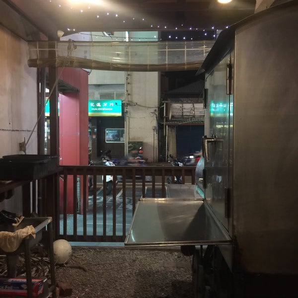 11/28/2015 tarihinde Jenn B.ziyaretçi tarafından Salt Lick 火車頭烤肉屋'de çekilen fotoğraf
