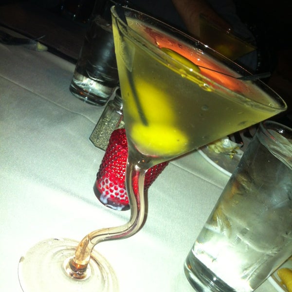 Foto diambil di Valley Inn Restaurant &amp; Bar oleh Romy S. pada 12/25/2013