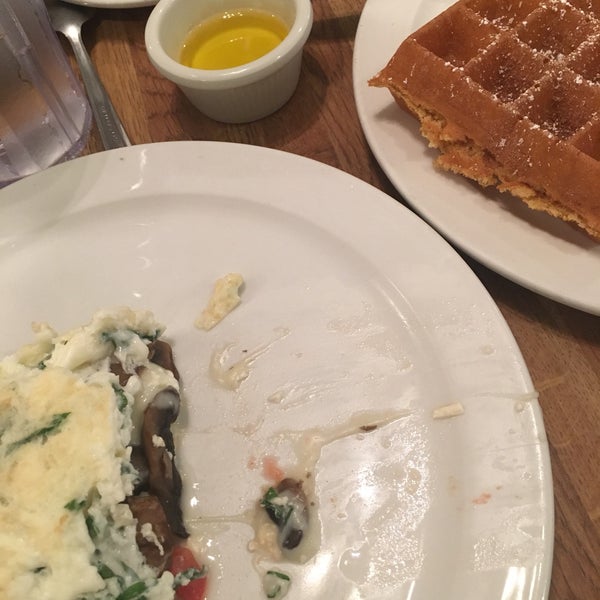 Снимок сделан в More Than Waffles пользователем Romy S. 10/31/2017