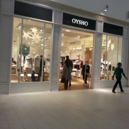 รูปภาพถ่ายที่ Oysho โดย Olga S. เมื่อ 12/7/2012