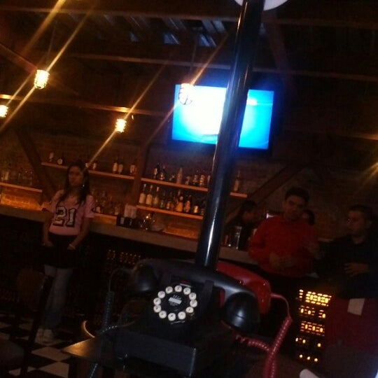 2/4/2013 tarihinde Fernando R.ziyaretçi tarafından Ringers - Telephone Bar &amp; Grill'de çekilen fotoğraf