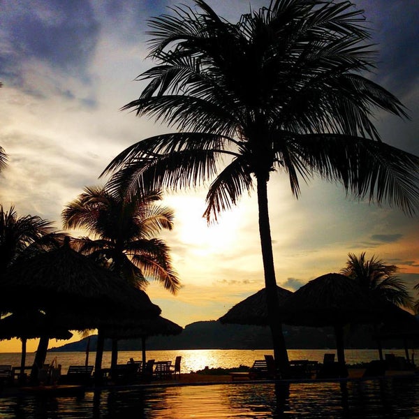 Photo taken at Viceroy Zihuatanejo by Mario L. on 9/21/2015