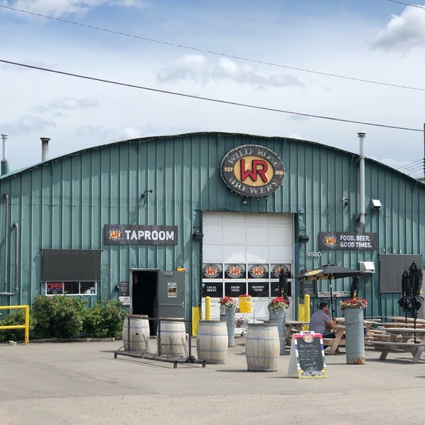 รูปภาพถ่ายที่ Wild Rose Brewery โดย Austin D. เมื่อ 7/2/2019