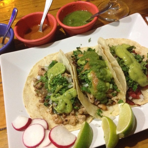 8/28/2014 tarihinde Matt H.ziyaretçi tarafından Tacos Cuautla Morelos'de çekilen fotoğraf