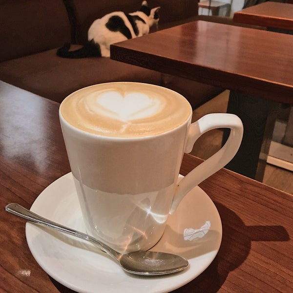 Photo taken at 極簡咖啡館 Minimal Café by Wayne on 10/19/2019