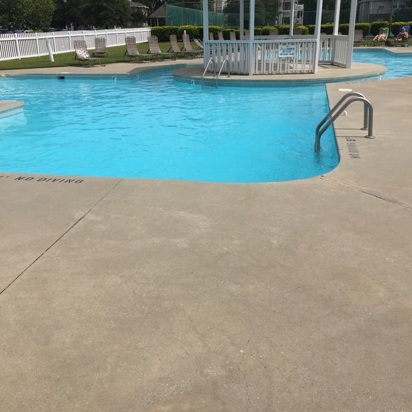 домик с бассейном в тропиках. Key pool. пылесос для бассейна. Key pool.