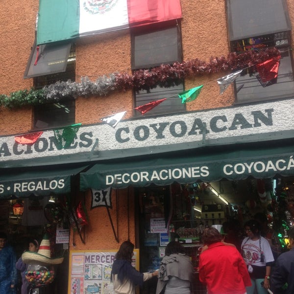 Photo taken at DECORACIONES COYOACAN by YaYa on 9/15/2013