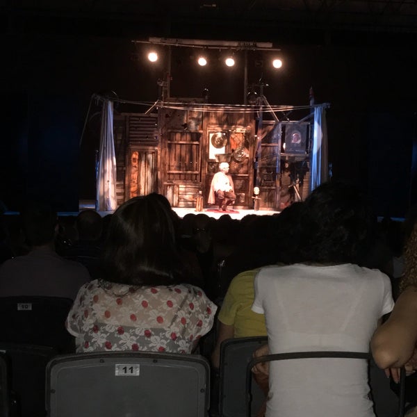 Foto diambil di Bornova Ayfer Feray Açık Hava Tiyatrosu oleh Melek ❤️ Tekin pada 7/31/2017