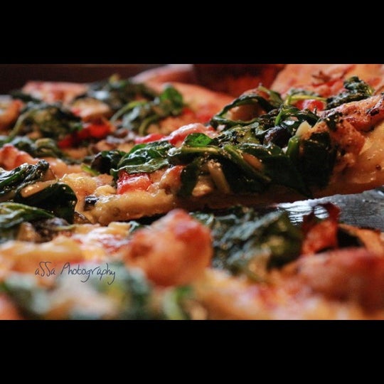 Das Foto wurde bei Mercato&#39;s Pizzeria &amp; Restaurant von Tony C. am 7/11/2013 aufgenommen