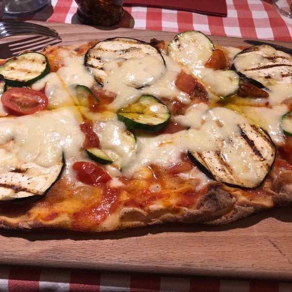 Vegeterian pizza was outstanding. Just the perfect portion.