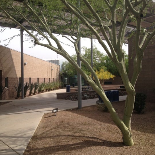 รูปภาพถ่ายที่ Scottsdale Community College โดย World Travels 24 เมื่อ 4/9/2013