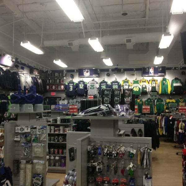 seahawks team store alderwood mall