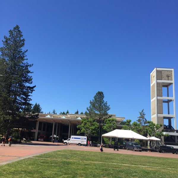 Foto diambil di The Evergreen State College oleh World Travels 24 pada 6/9/2015