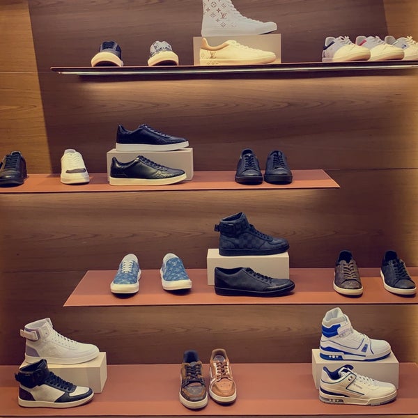 æg hovedpine Decode Photos at Louis Vuitton Dubai Mall Shoes - وسط مدينة دبي - Financial Center  Rd - Downtown Dubai - Dubai